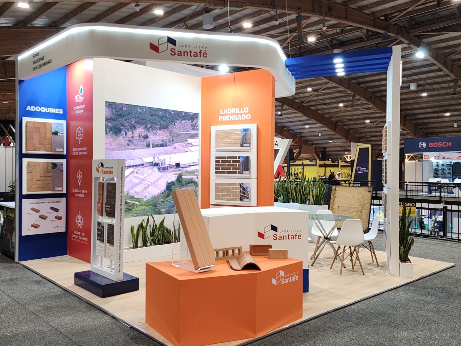 Stand de Ladrillera Santafé construido por Producciones Fénix