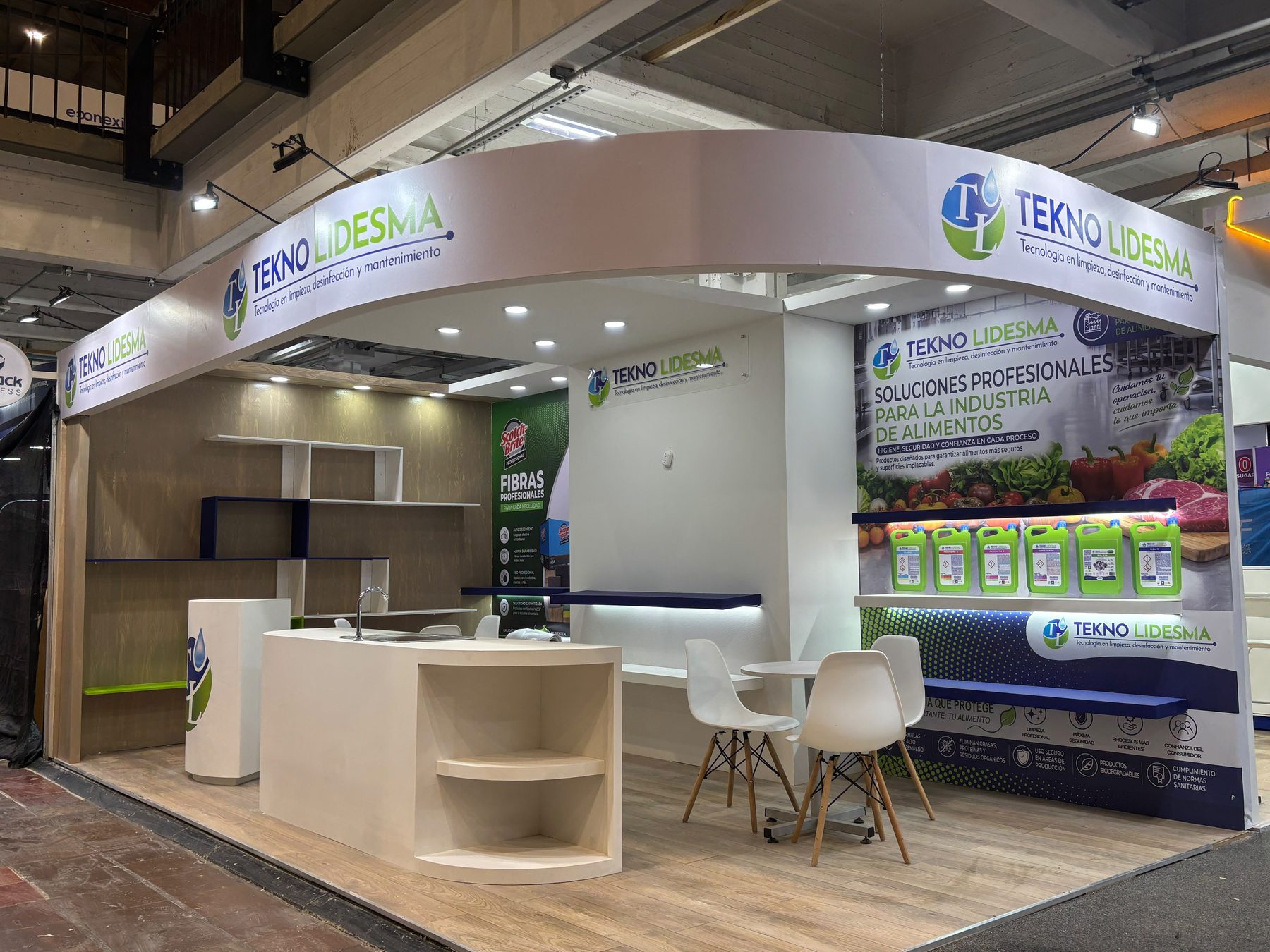 Stand Tekno Lidesma con isla de exhibición